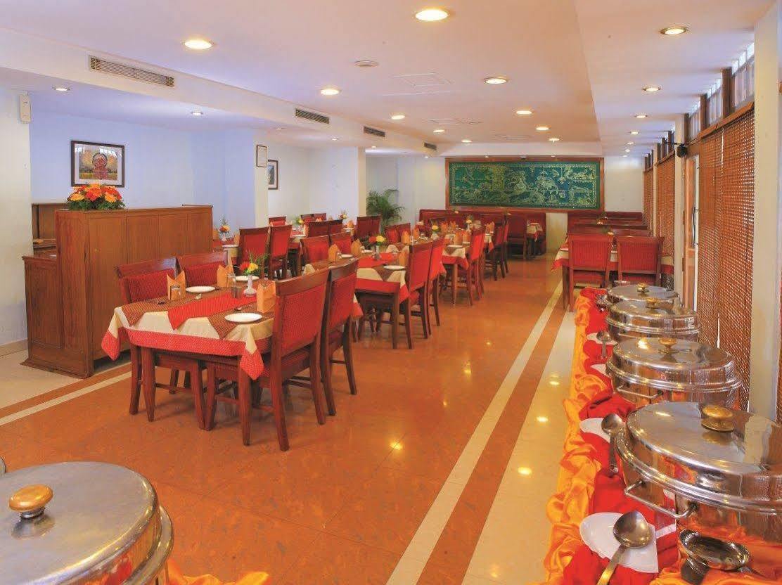 Hotel Excellency Коччи Экстерьер фото
